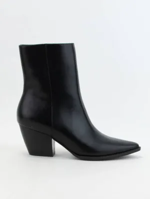 ARISA POINTED TOE ANKLE BOOTS