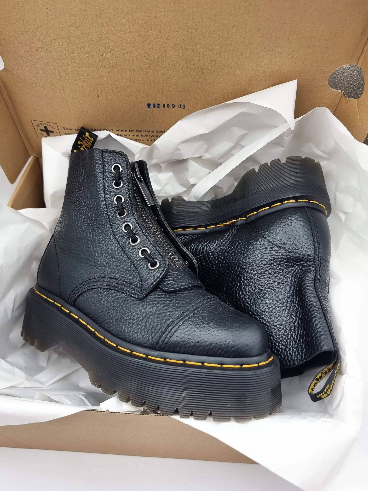 DR. MARTENS SINCLAIR BLACK MILLED LEATHER