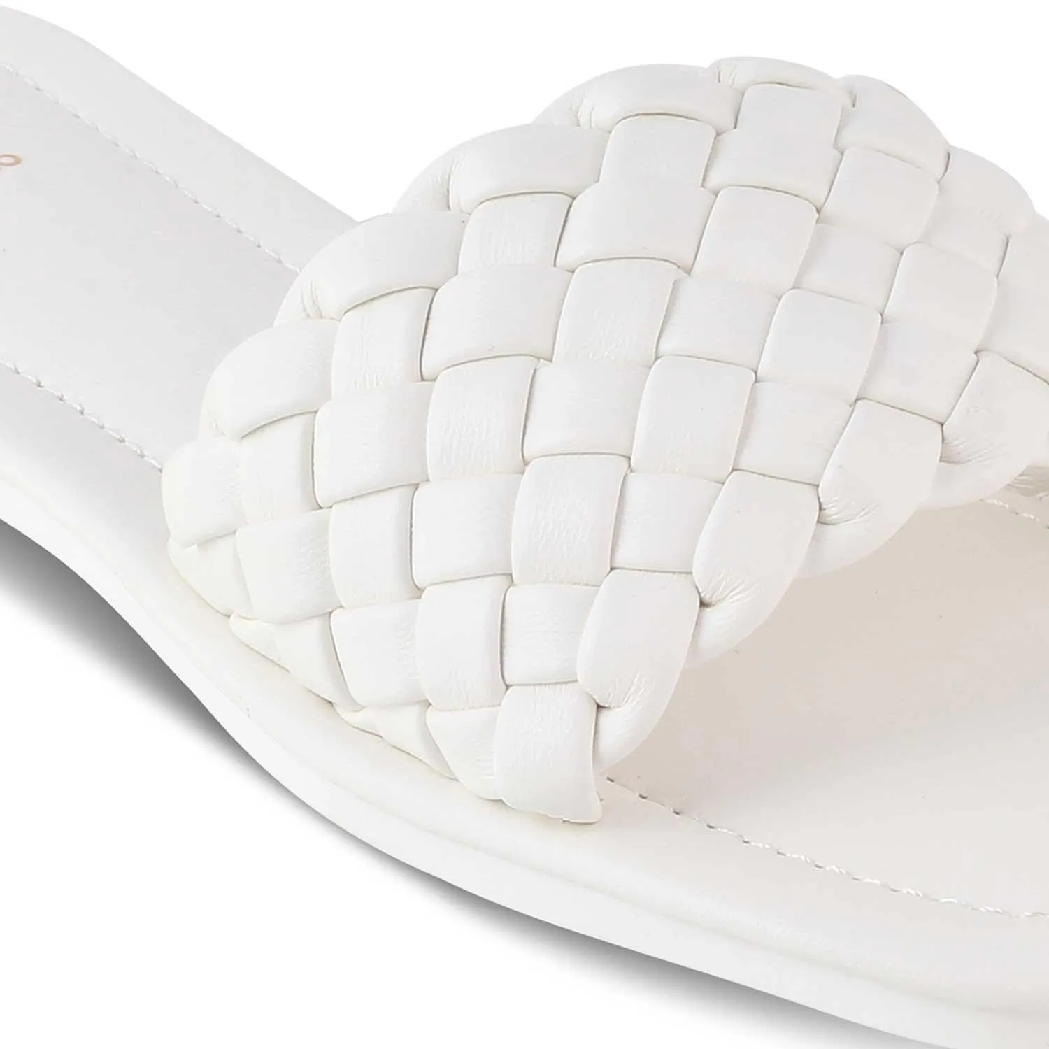 The Romana White Women's Casual Flats Tresmode